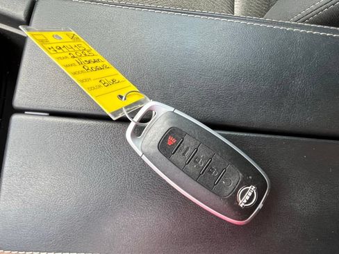 Used 2025 Nissan Rogue SV AWD/4WD image 27