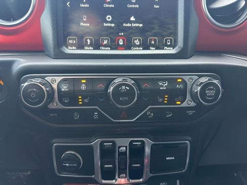 Used 2018 Jeep Wrangler Unlimited Rubicon AWD/4WD image 36