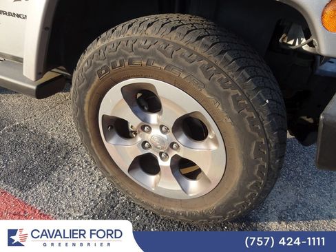 Used 2016 Jeep Wrangler Sahara w/ Connectivity Group AWD/4WD image 14