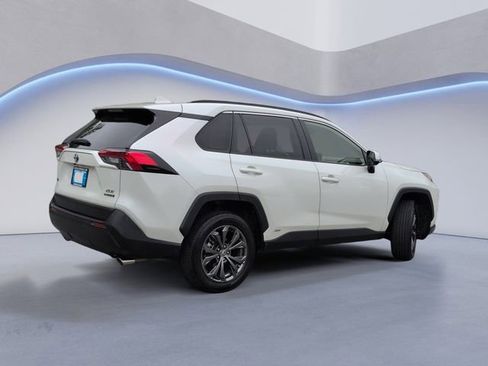 Used 2022 Toyota RAV4 XLE Premium AWD/4WD image 4