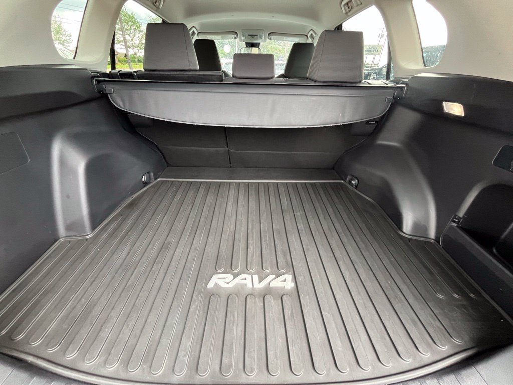 Used 2022 Toyota RAV4 XLE AWD/4WD image 23