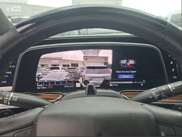 Used 2024 Cadillac Escalade ESV Premium Luxury RWD image 4