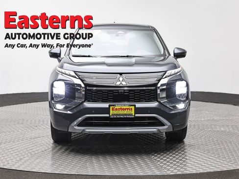 Used 2025 Mitsubishi Outlander SE AWD/4WD image 2