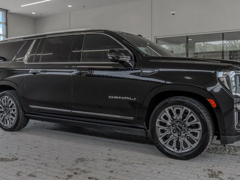 Used 2024 GMC Yukon XL Denali Ultimate AWD/4WD image 12