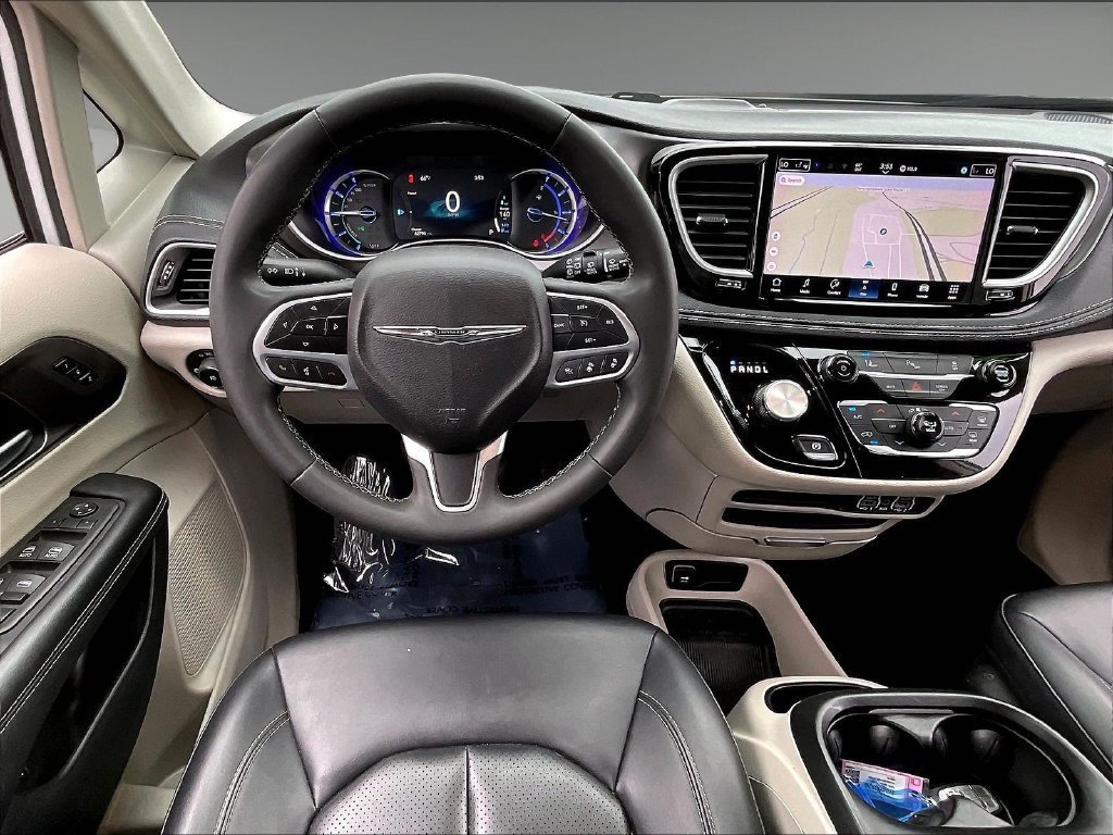 Used 2024 Chrysler Pacifica Limited FWD image 17