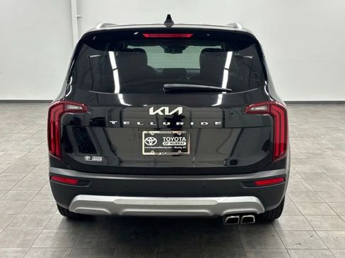 Used 2022 Kia Telluride EX w/ EX Premium Package image 3