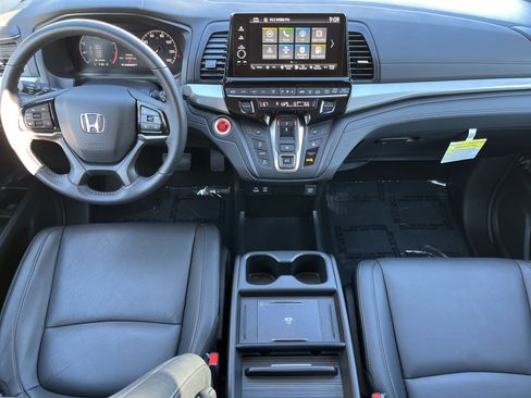 Certified 2025 Honda Odyssey EX-L image 3