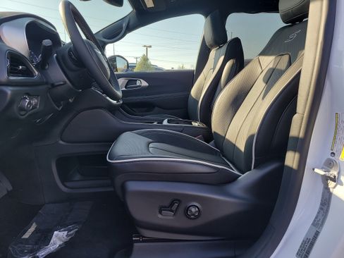 New 2026 Chrysler Pacifica Limited w/ S Appearance Package image 15