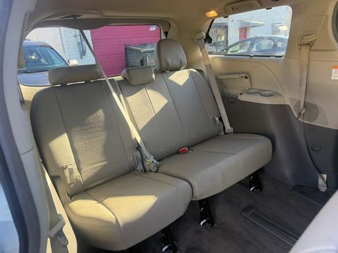 Used 2016 Toyota Sienna XLE w/ XLE Navigation Package image 28