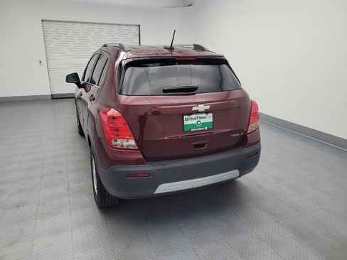 Used 2016 Chevrolet Trax LT w/ LT Sun and Sound Package FWD image 6