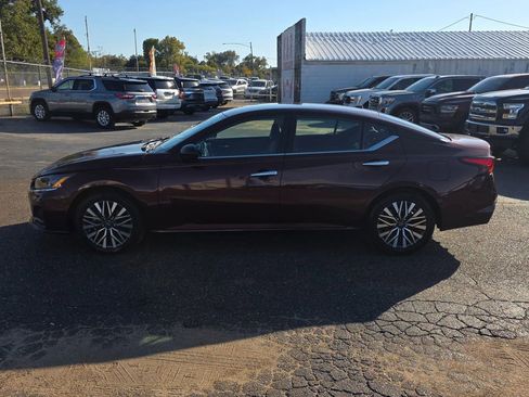 Used 2024 Nissan Altima 2.5 SV FWD image 6