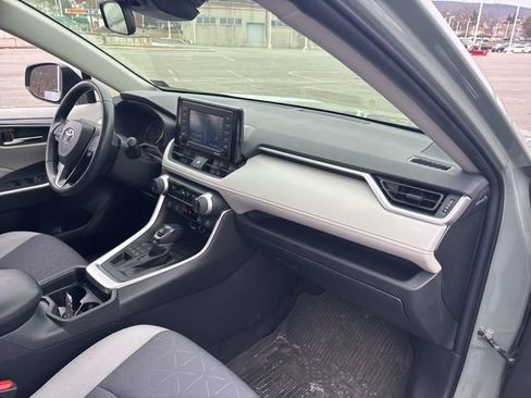 Used 2021 Toyota RAV4 XLE w/ Convenience Package image 11