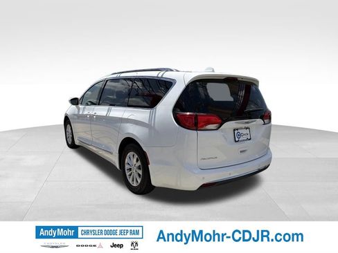 Used 2019 Chrysler Pacifica Touring-L FWD image 5