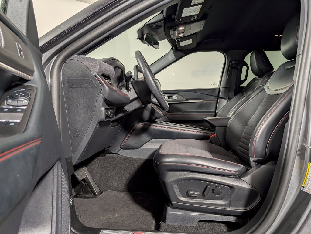 Certified 2025 Ford Explorer ST-Line AWD/4WD image 10