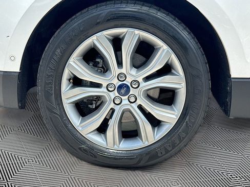 Used 2019 Ford Edge Titanium w/ Equipment Group 301A FWD image 34