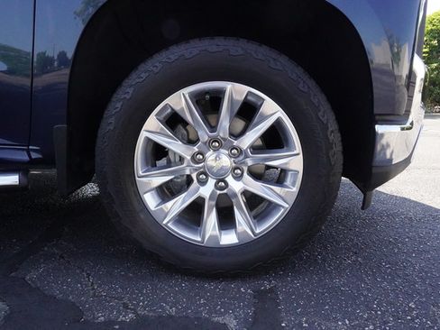 Used 2021 Chevrolet Silverado 1500 LTZ AWD/4WD image 37