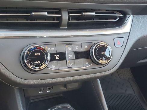 Used 2024 Buick Envista Preferred w/ Convenience I Package FWD image 24