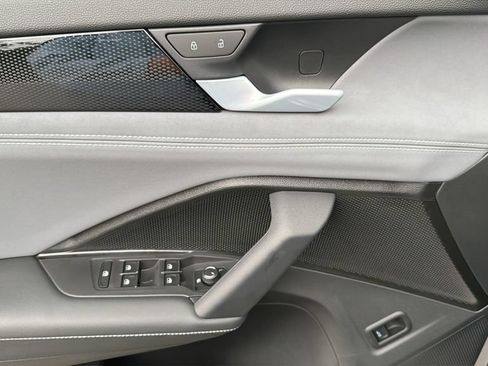 New 2026 Volkswagen Tiguan SE FWD image 21
