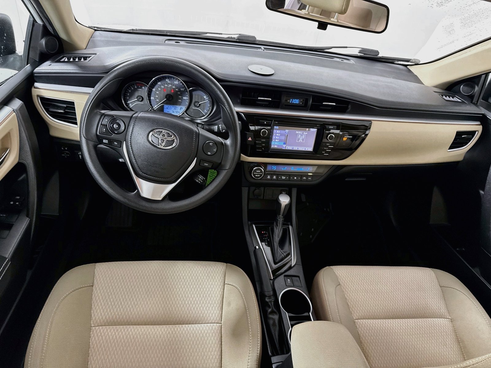 Used 2014 Toyota Corolla LE FWD image 19