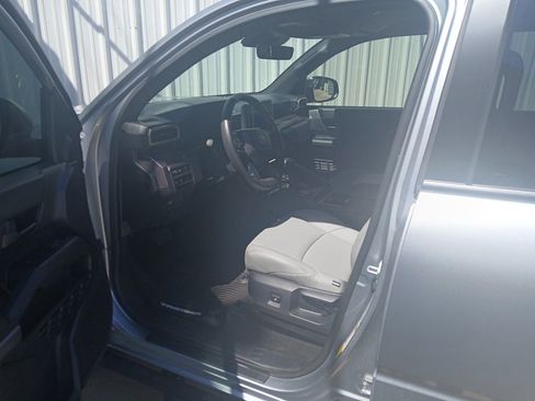 Used 2025 Toyota Tacoma SR5 AWD/4WD image 8