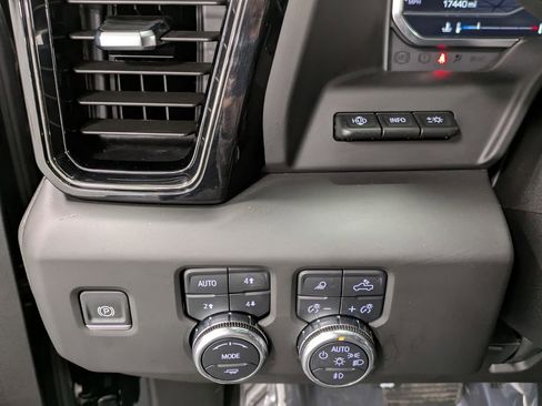 Used 2025 GMC Sierra 2500 AT4X AWD/4WD image 21