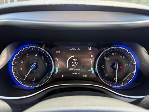 Used 2025 Chrysler Pacifica Limited FWD image 18