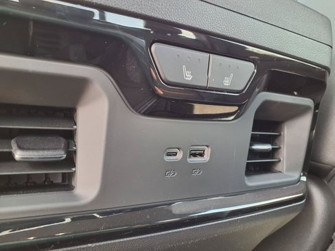 New 2026 GMC Sierra 1500 AT4 w/ AT4 Premium Package AWD/4WD image 17