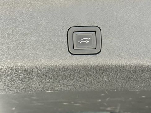 Used 2025 Chevrolet Tahoe LT RWD image 31