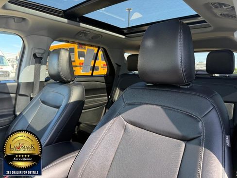 Used 2022 Ford Explorer Limited AWD/4WD image 9