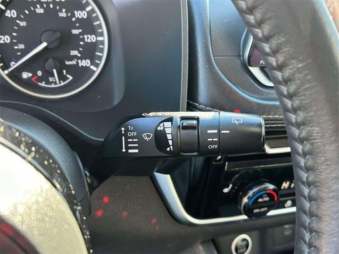 Used 2021 Nissan Rogue SV w/ Premium Package image 25