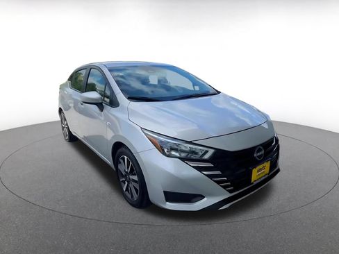 Used 2025 Nissan Versa SV FWD image 3