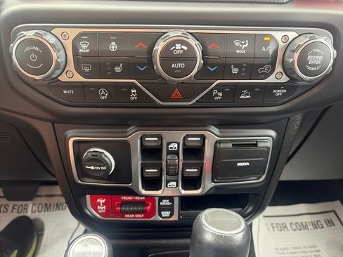 Used 2020 Jeep Gladiator Rubicon AWD/4WD image 18