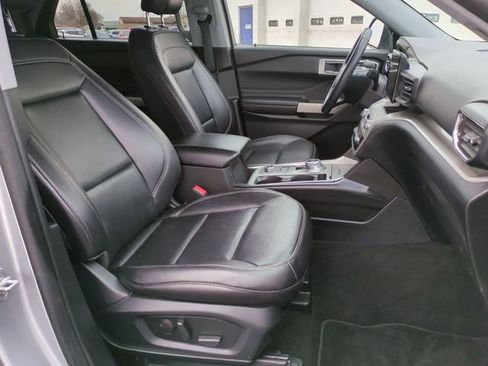 Used 2021 Ford Explorer XLT w/ Equipment Group 202A AWD/4WD image 27