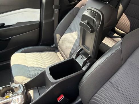 Used 2025 Chevrolet Trax LT FWD image 21