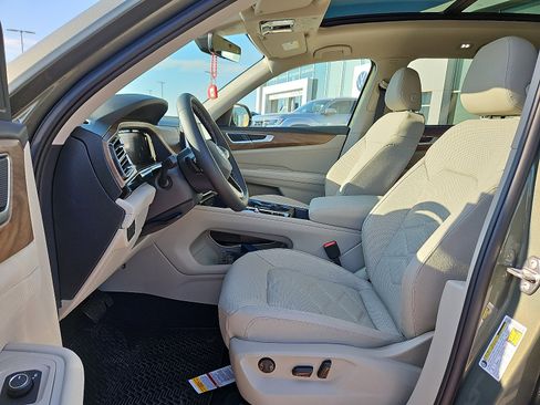 New 2026 Volkswagen Atlas SE image 11