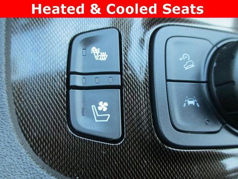 Certified 2023 GMC Acadia AT4 w/ Preferred Package image 17