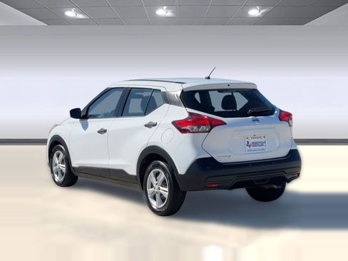 Used 2020 Nissan Kicks S image 3