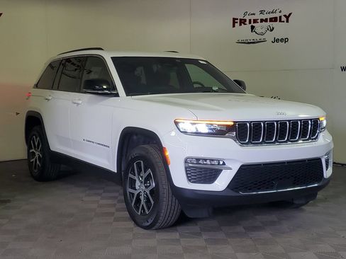 Used 2025 Jeep Grand Cherokee Limited AWD/4WD image 2