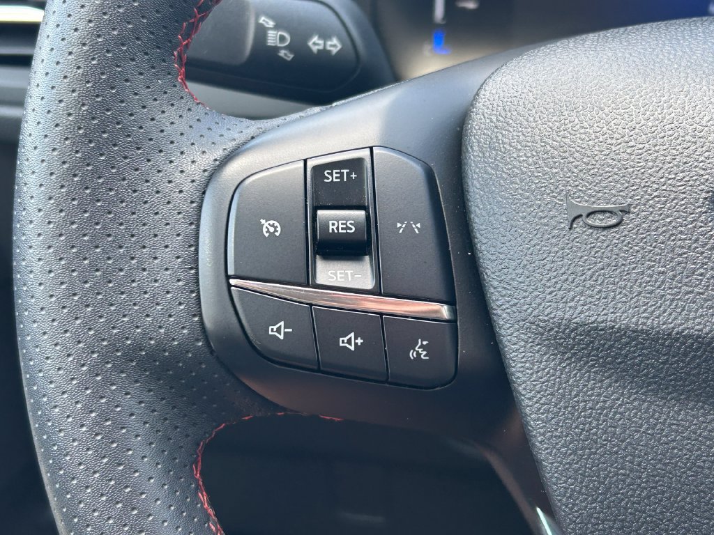 Used 2025 Ford Escape ST-Line FWD image 32