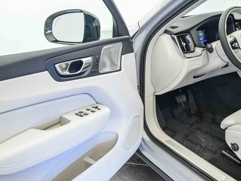 Certified 2025 Volvo XC60 B5 Ultra w/ Protection Package Premier image 22