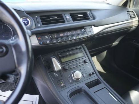 Used 2015 Lexus CT 200h w/ Seat Comfort Package image 27