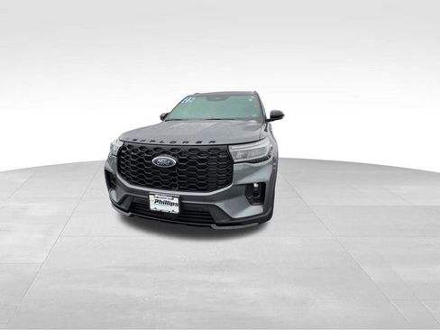 Used 2025 Ford Explorer ST-Line image 3