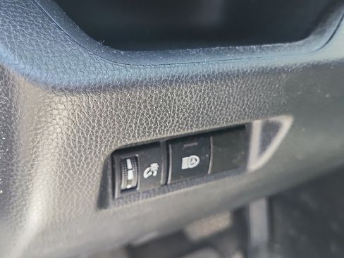 Used 2022 Toyota RAV4 LE AWD/4WD image 18
