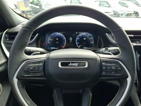 Used 2023 Jeep Grand Cherokee Altitude AWD/4WD image 17