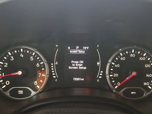 Used 2015 Jeep Renegade Latitude FWD image 24