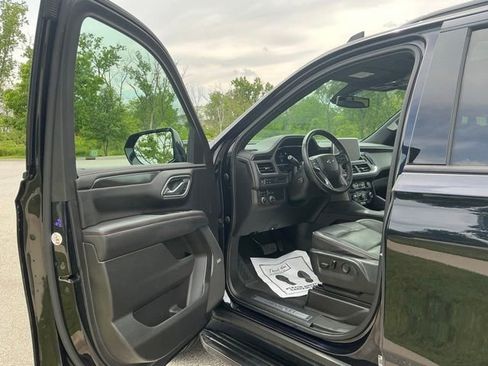 Used 2022 Chevrolet Tahoe RST w/ Luxury Package AWD/4WD image 16