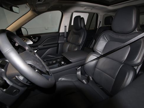 New 2026 Lincoln Aviator Reserve AWD/4WD image 3