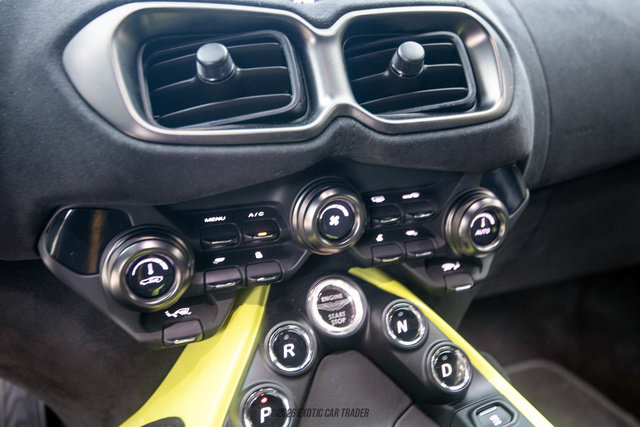 Used 2020 Aston Martin V8 Vantage Coupe RWD image 28