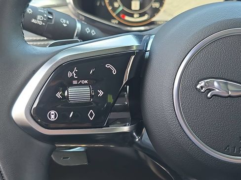 Used 2025 Jaguar F-PACE R-Dynamic S AWD/4WD image 17