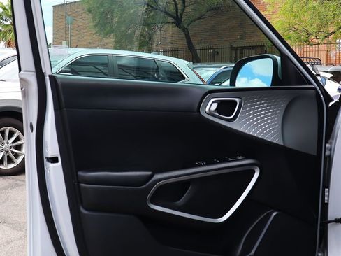 Used 2020 Kia Soul LX FWD image 36